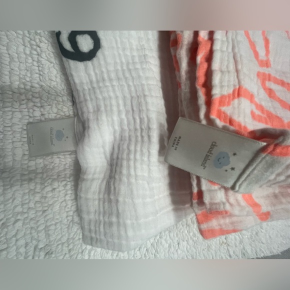 Two Cloud Island baby blankets Monthly growth Milestones and orange & white - Picture 3 of 7
